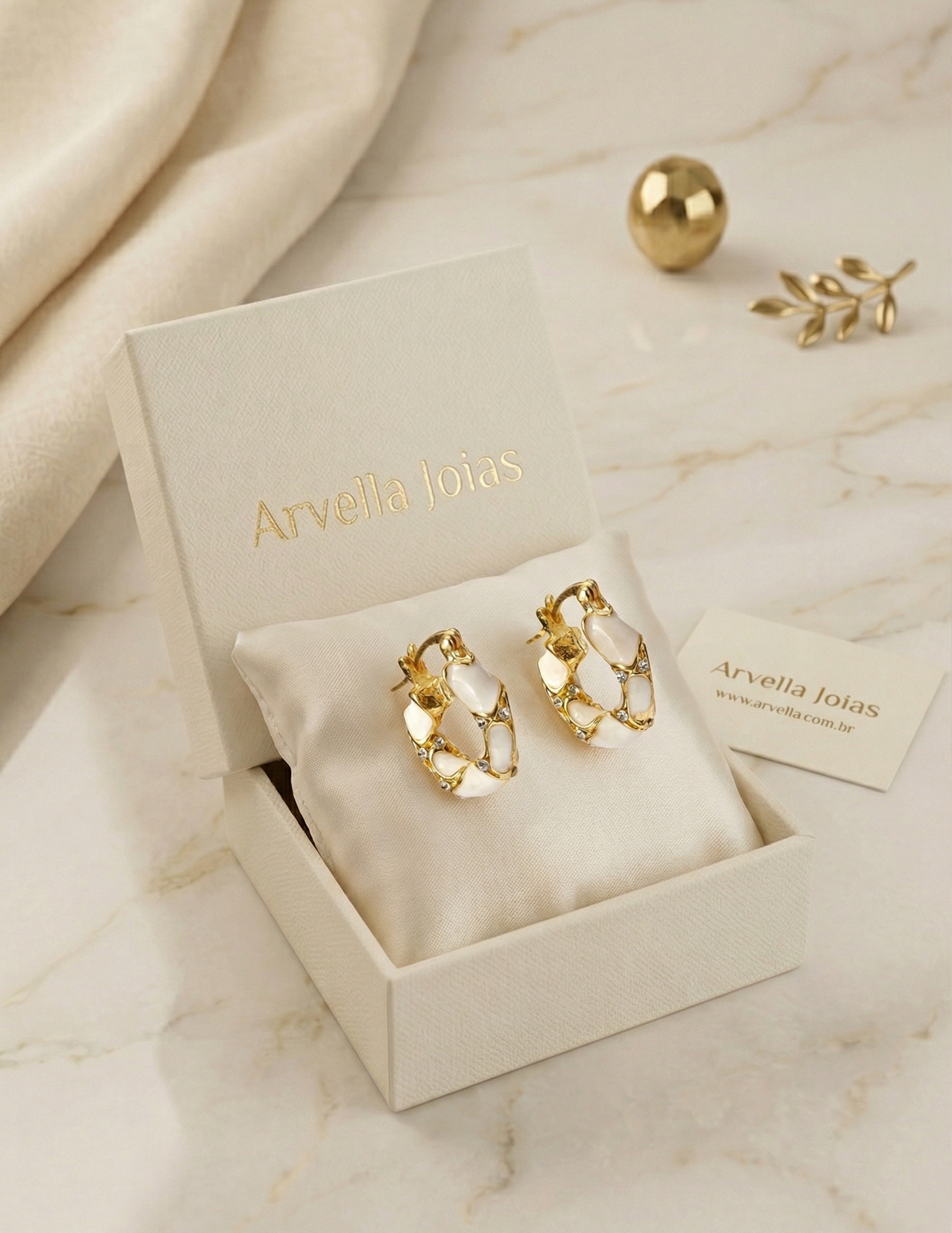 Brinco Lumière Pérola Banhado em Ouro 18k