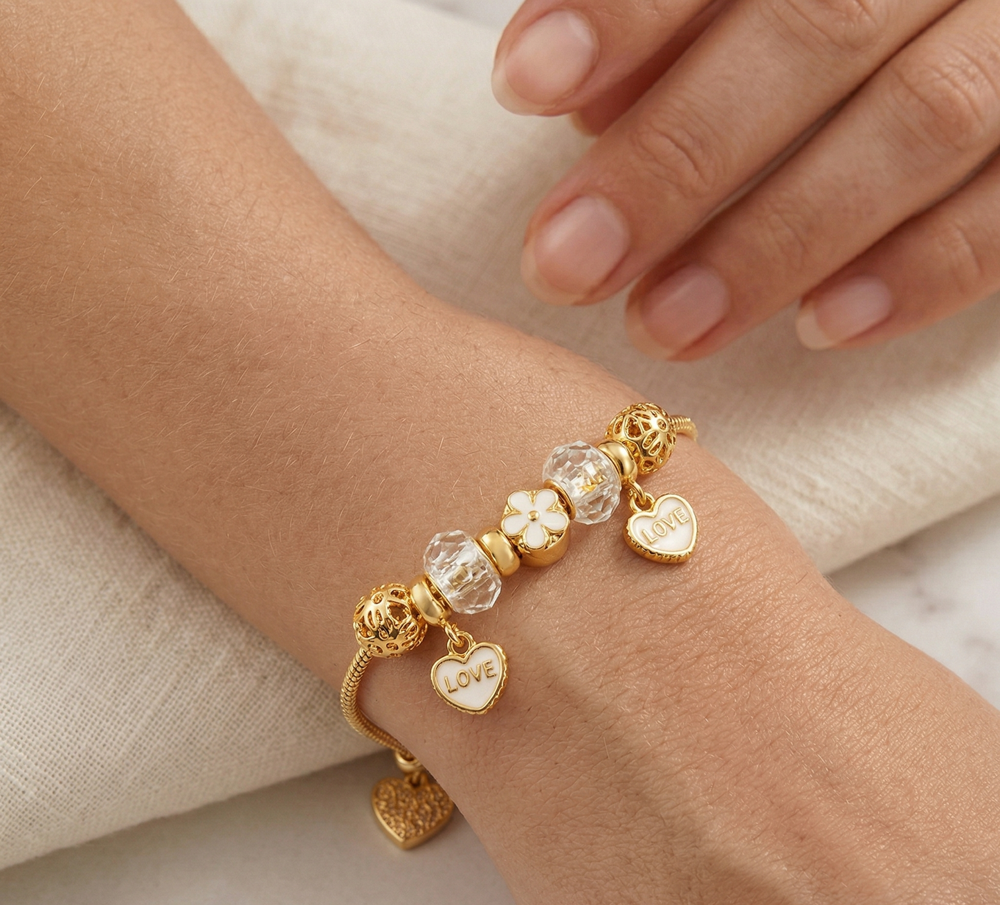 Pulseira Amour Charms Banhada em Ouro 18k